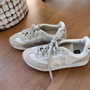Veja/Faherty sneakers. White. Size 36.